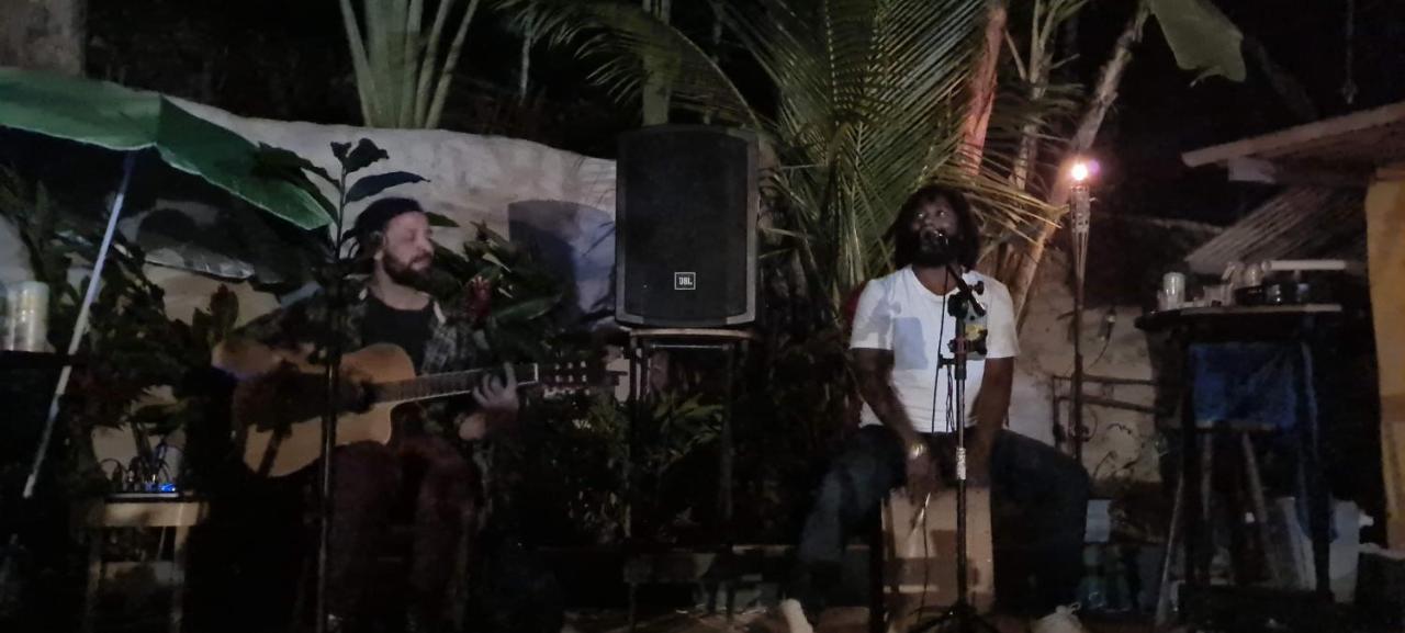 Sintonia Surf Hostel E Bar ウバトゥバ エクステリア 写真